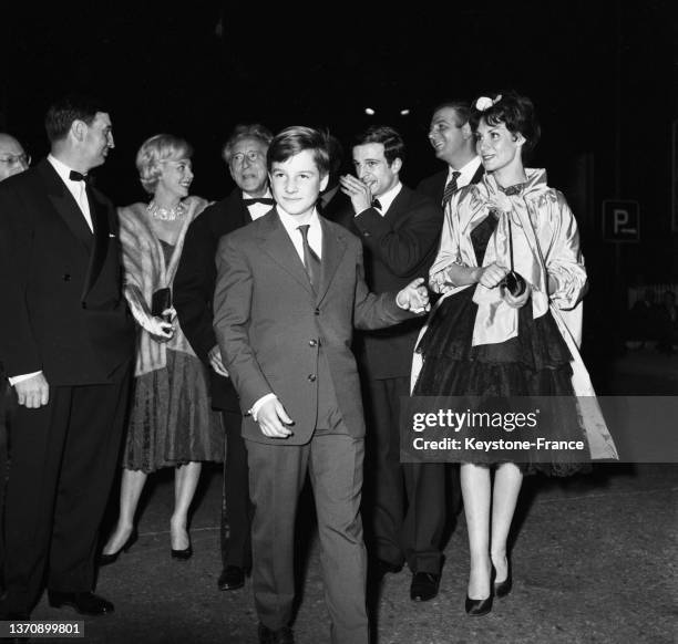 Jean-Pierre Léaud, François Truffaut, Jean Cocteau, Albert Rémy et Claire Maurier lors de la présentation du film 'Les Quatre Cents Coups' pendant le...