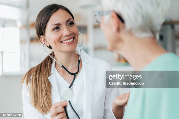 medical exam - preventie stockfoto's en -beelden