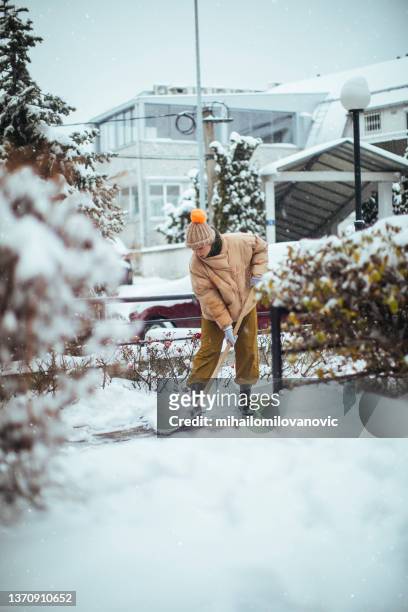 cleaning snow in yard of building - city of spades bildbanksfoton och bilder