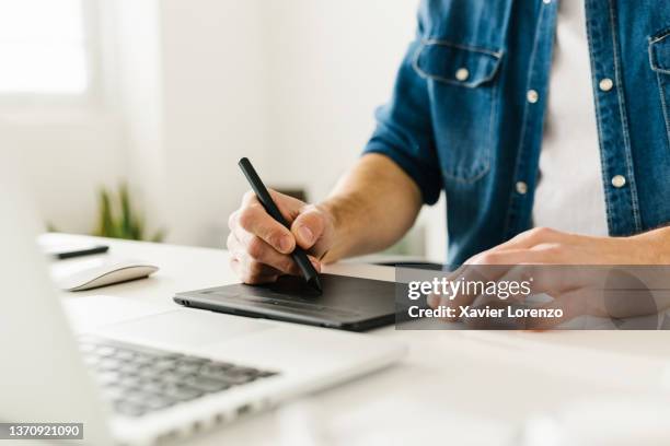 Person Using Graphics Tablet 1,292 Graphic Tablet Pen Stock Photos, High-Res Pictures, and Images ...