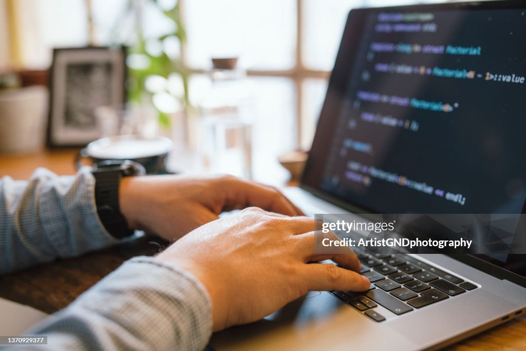 Primer plano de la codificación del programador informático.