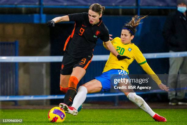 Vivianne Miedema of the Netherlands battles for the ball with Fernanda Licen of Brazil during the International Friendly match between Netherlands...