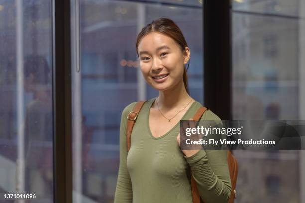 female university student attending night class - avondschool stockfoto's en -beelden