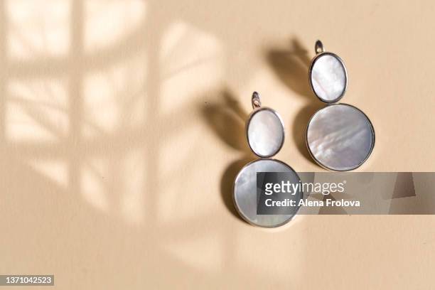 jewelry on beige background - earring fotografías e imágenes de stock