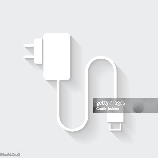 ilustraciones, imágenes clip art, dibujos animados e iconos de stock de cargador de teléfono móvil. icono con sombra larga sobre fondo en blanco - diseño plano - adaptor