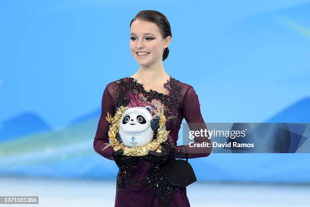 Gold medallist Anna Shcherbakova of Team ROC poses during the Women Single Skating Free Skating flower ceremony on day thirteen of the Beijing 2022...