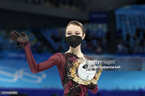 Gold medallist Anna Shcherbakova of Team ROC poses during the Women Single Skating Free Skating flower ceremony on day thirteen of the Beijing 2022...
