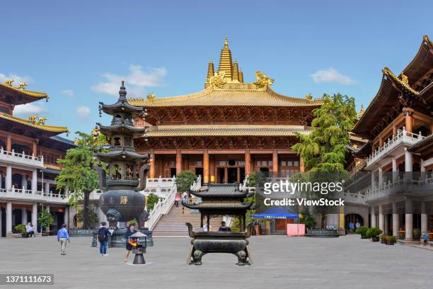 jing 'an temple in shanghai - shanghai temple stock pictures, royalty-free photos & images
