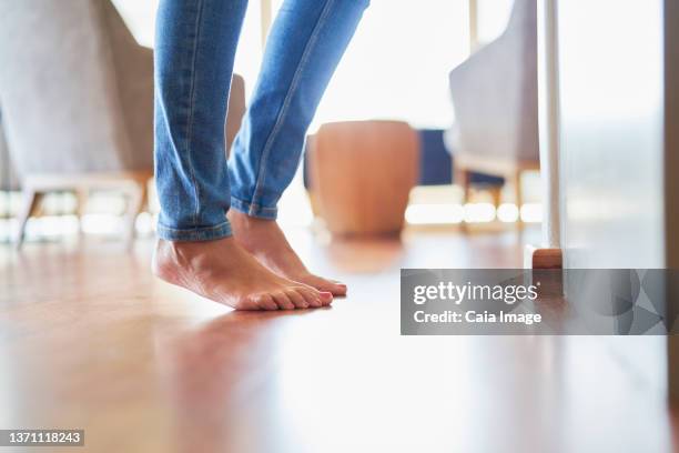 close up bare feet of woman on hardwood floor - womans bare feet fotografías e imágenes de stock