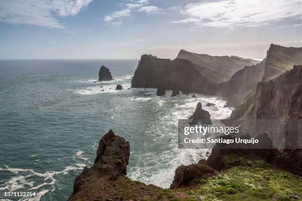 north coast of ponta de são lourenço - cabo característica costera fotografías e imágenes de stock