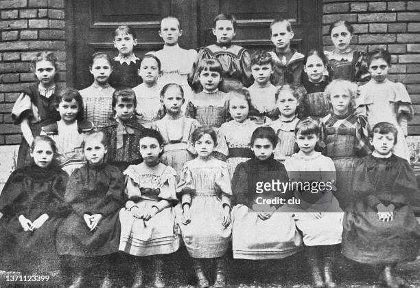 ulm, germany, schoolgirls in the höhere mädchenschule 1896, 2. klasse - philippines girl stock-grafiken, -clipart, -cartoons und -symbole
