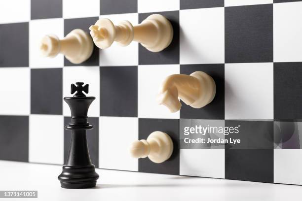 chess game with think out of the box concepts - surrendering foto e immagini stock