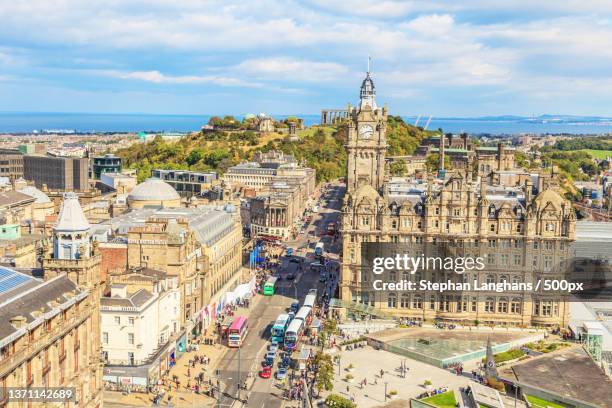 view of edinburgh with princes mall from elevated position - princes street edinburgh stock-fotos und bilder