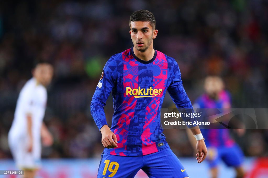 FC Barcelona v SSC Napoli: Knockout Round Play-Off Leg One - UEFA Europa League