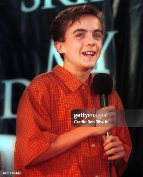 Frankie Muniz talks to fans at celebration of video release of movie "My Dog Skip", July 11, 2000 in Los Angeles, California.