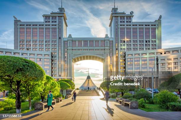 downtown nur-sultan kazakhstan - 哈薩克 個照片及圖片檔