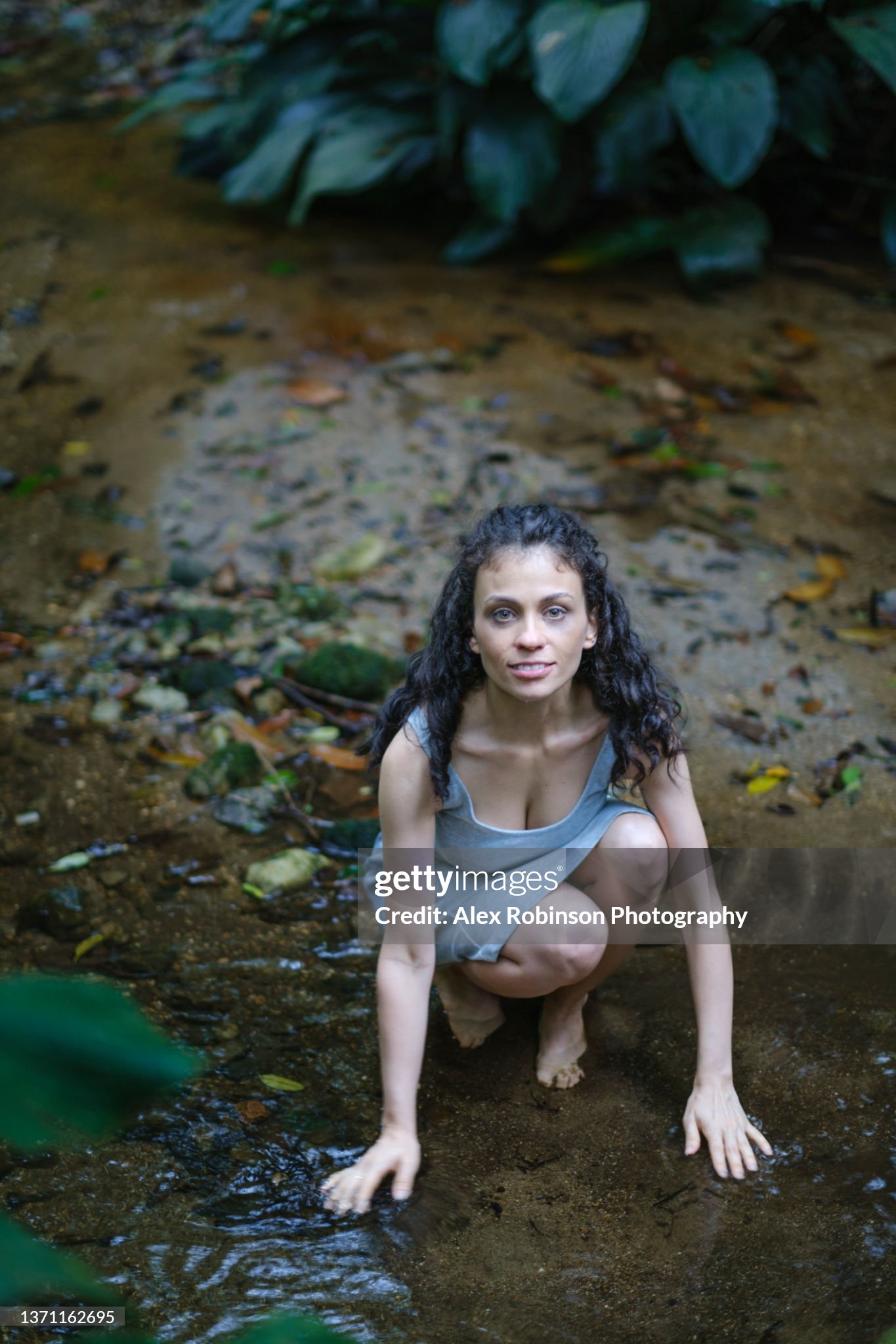https://media.gettyimages.com/id/1371162695/photo/brunette-woman-in-a-white-dress-washing-her-face-in-a-rainforest-stream.jpg?s=2048x2048&amp;w=gi&amp;k=20&amp;c=ZDdt7gmOjLgxNZF1M7ZxfSeNdwuRKL171tU-Y2fXcOg=