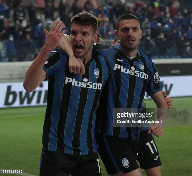 Berat Djmsiti of Atalanta BC celebrates his second goal with his team-mate Merih Demiral during the UEFA Europa League Knockout Round Play-Offs Leg...
