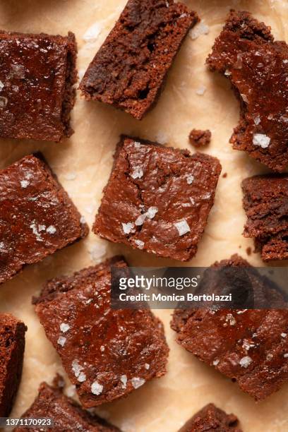 close up of chocolate brownies with salt flakes - brownie cake stock pictures, royalty-free photos & images