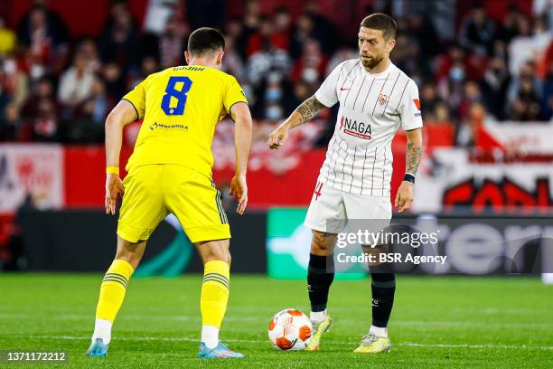 Amer Gojak of GNK Dinamo Zagreb and Oscar Rodriguez of Sevilla FC during the Knockout Round Play-Offs Leg One - UEFA Europa League match between...