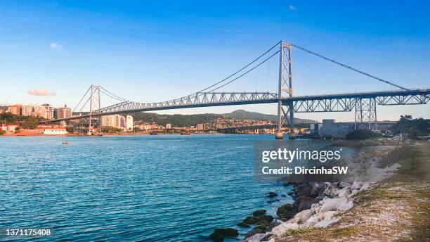 hercilio luz bridge - santa catarina brazil photos et images de collection