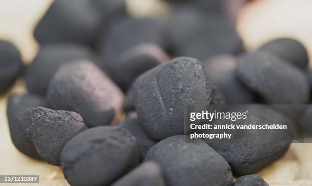 charcoal briquettes - briketts stock-fotos und bilder
