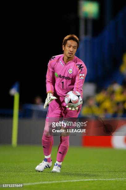 Yoichi Doi of Tokyo Verdy in action during the J.League J1 match between Kashiwa Reysol and Tokyo Verdy at Hitachi Kashiwa Soccer Stadium on April...