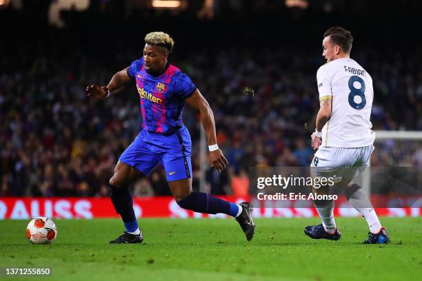 Adama Traore of FC Barcelona dribbles Fabian Ruiz of SSC Napoli during the UEFA Europa League Knockout Round Play-Off Leg One match between FC...