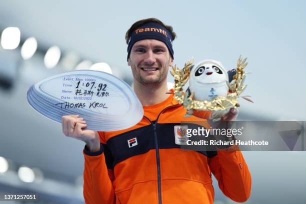 Gold medallist Thomas Krol of Team Netherlands poses with a board showing the winning time Team Andorra a Bing Dwen Dwen mascot during the Men's...