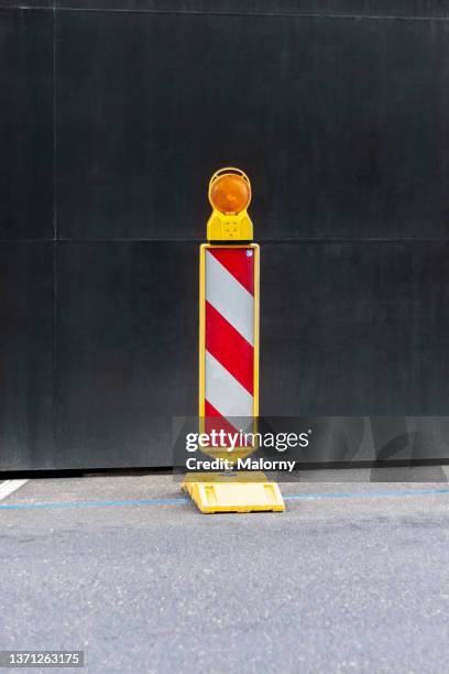 road barrier, barricade, vertical panel channelizer, traffic safety, traffic control - barricade 個照片及圖片檔