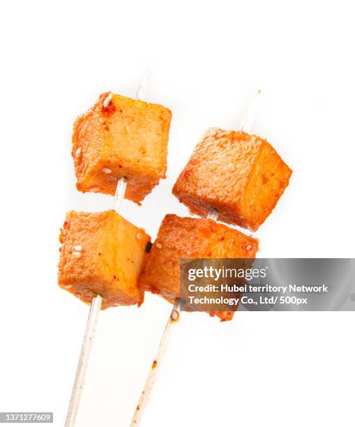 tofu string on the plate - seitan foto e immagini stock
