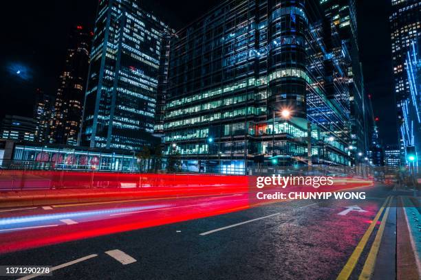 canary wharf financial district at night - canary wharf stock pictures, royalty-free photos & images