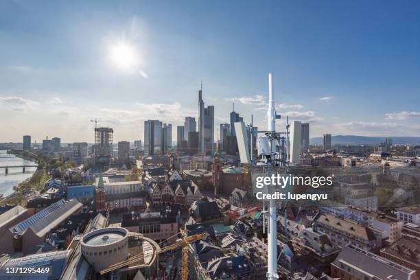 communications tower in frankfurt - frankfurt main tower stock pictures, royalty-free photos & images