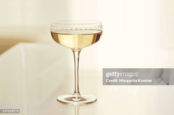 japanese handmade champagne saucer - champagneglas stock-fotos und bilder