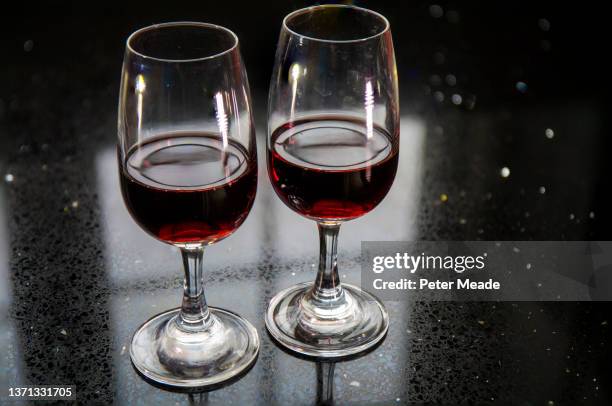 two glasses of port - portwein stock-fotos und bilder