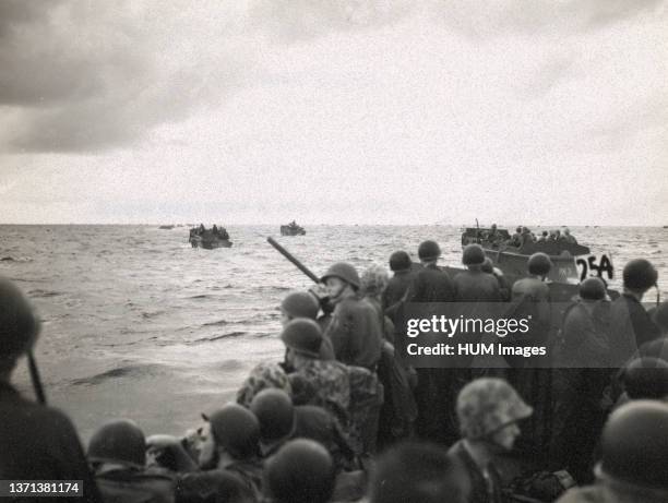 World War II Photo - First wave moves in toward Tarawa in boats.