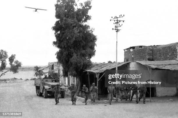 Israeli soldiers advancing to capture Beersheba, Arab-Israeli War, 20 October 1948.