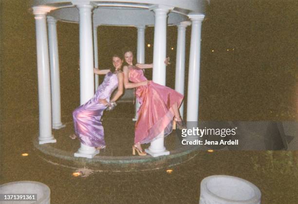silly best friends wearing y2k fashion prom dresses, 2000 style high school prom candid - 90s teens stock-fotos und bilder