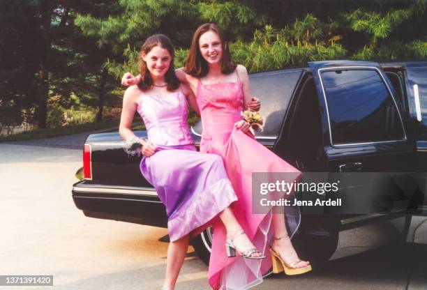 y2k fashion prom 2000s style silly best friends vintage family photo - fashion archive stock-fotos und bilder