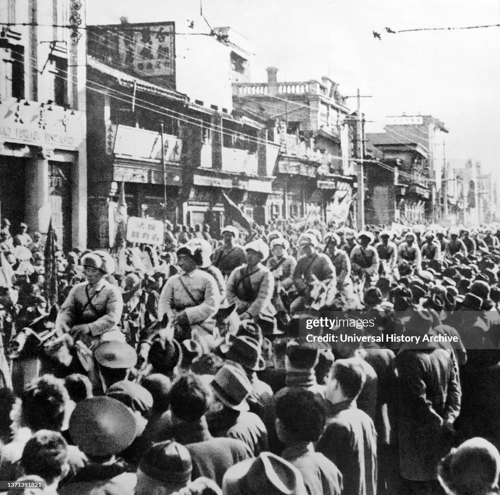 People's Liberation Army cavalry unit passed through Qianmen Street in Beiping after the Battle of Pingjin.