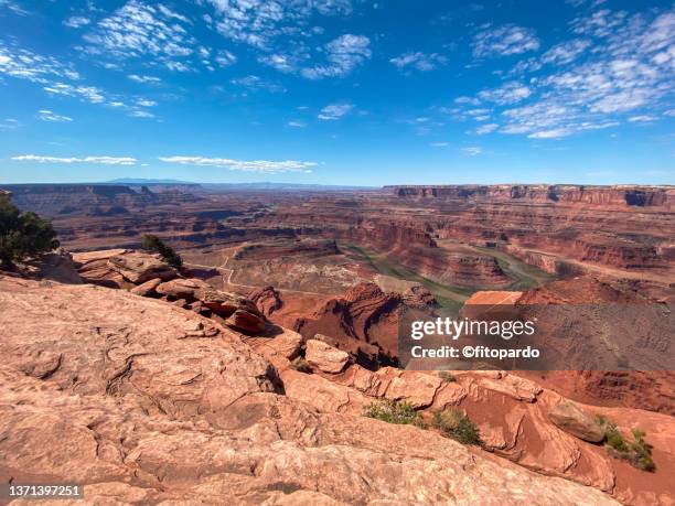 dead horse point state park overlook - landelement stockfoto's en -beelden