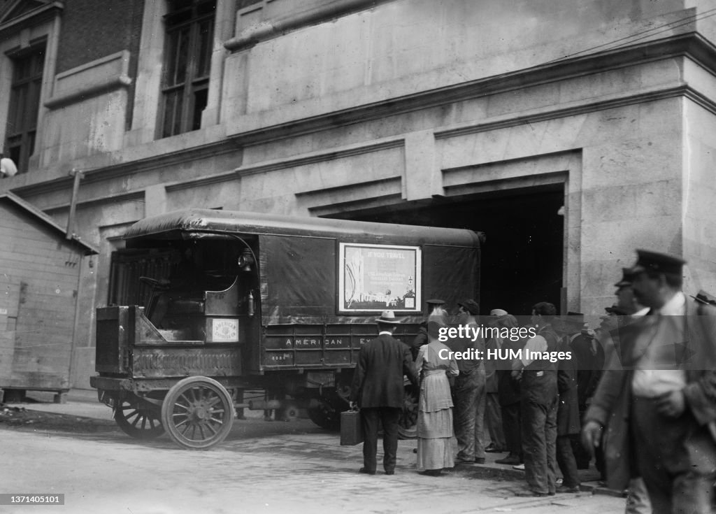 Photograph shows American Express trucks transporting gold shipped by Great Britain to New York City for safe-keeping during World War I ca. September 8, 1915