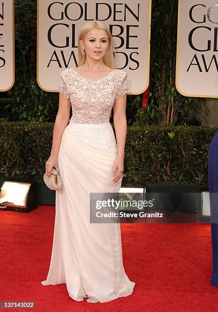 Singer Singer Mika Newton arrives at the 69th Annual Golden Globe Awards held at the Beverly Hilton Hotel on January 15, 2012 in Beverly Hills,...