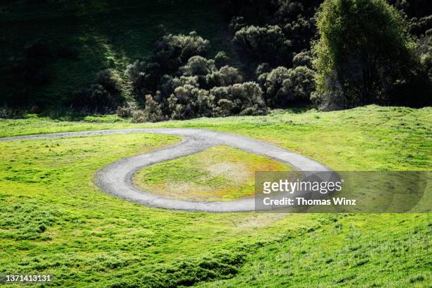 roundabout and dead end - dead end stock pictures, royalty-free photos & images