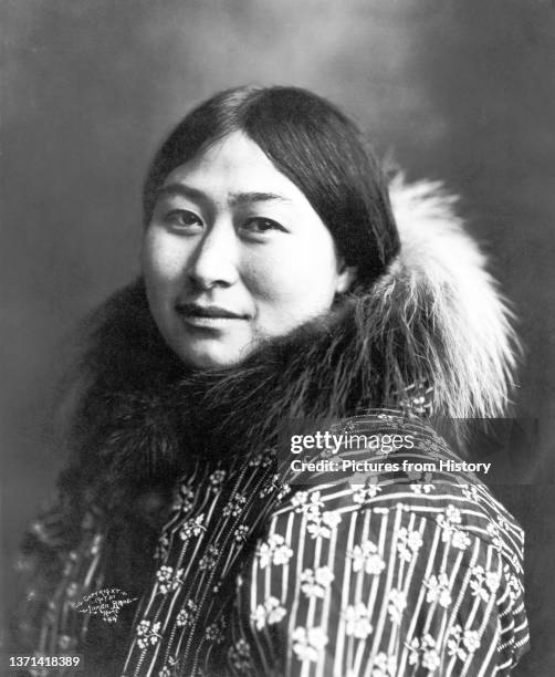 Photo of Arctic Inuit man and woman, Alaska c. 1910s Photo of Arctic Inuit man and woman, Alaska c. 1910s