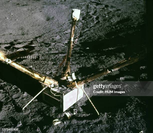 Sitting on the lunar surface, this magnetometer provided new data on the MoonÕs magnetic field. This was one of the instruments used during the...