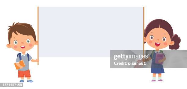 illustrations, cliparts, dessins animés et icônes de joyeux enfant mignon garçon et fille tenant une bannière vierge - humour rentrée scolaire