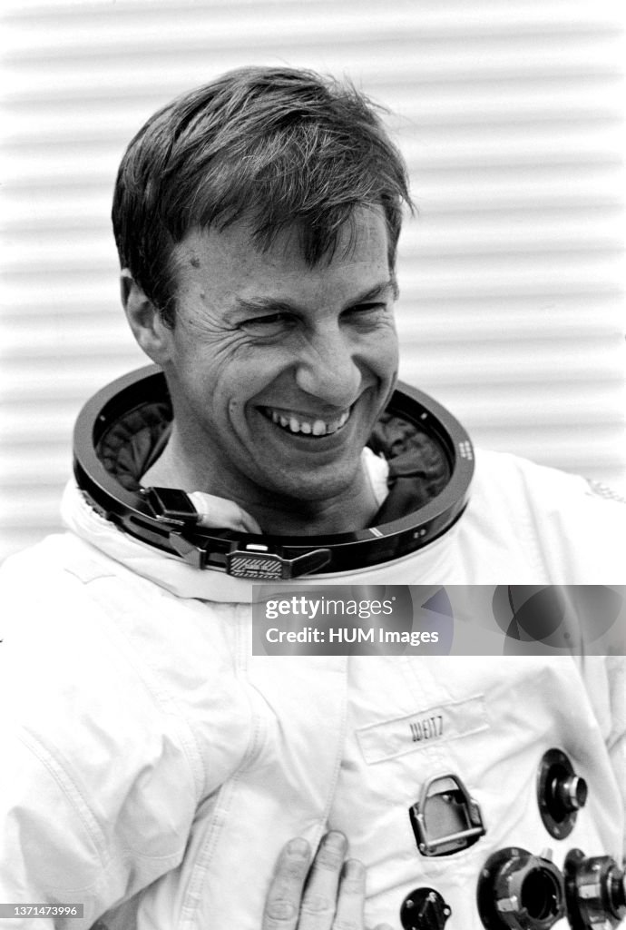 (January 1973) --- Astronaut Paul J. Weitz, pilot for the Skylab 2 first manned mission, is suited up for Skylab training activity in the mission simulation and training facility at the Manned Spacecraft Center.