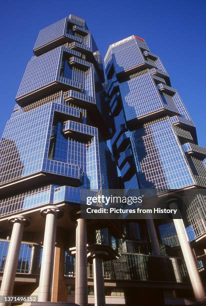 The twin towers of the Lippo Centre were built in 1988 , 89 Queensway, Admiralty, Hong Kong. Originally a sparsely populated area of farming and...