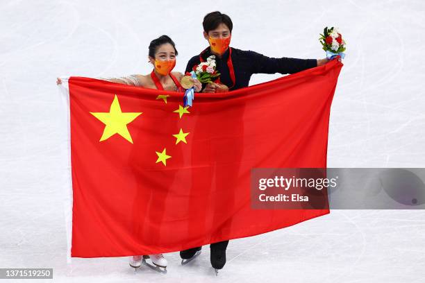 Gold medallists Wenjing Sui and Cong Han of Team China celebrate during the Pair Skating Free Skating Medal Ceremony on day fifteen of the Beijing...